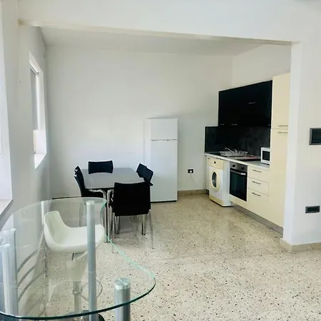 In With Private Bathroom And Roof. Apartamento