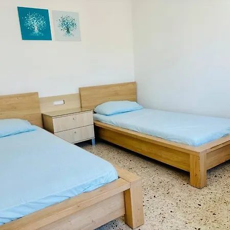 In With Private Bathroom And Roof. Appartamento *