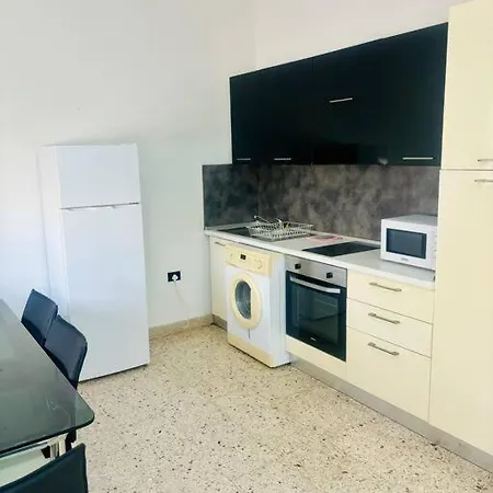 In With Private Bathroom And Roof. Apartament
