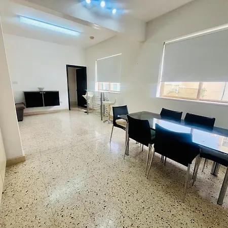 In With Private Bathroom And Roof. *